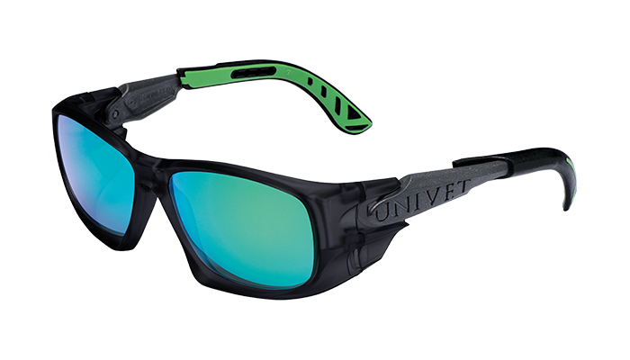 Occhiale 5X9 sport: montatura nero/verde, lente specchiata, antigraffio, peso 35 grammi